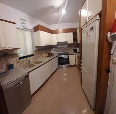 Seaside Villa Stambow with pool- Kavouri Beach Athens