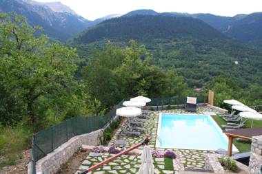 Forest Suites Boutique Hotel