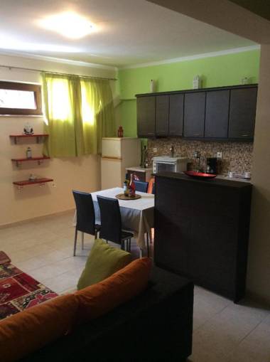 Modern Basement Apartment Gio Ii