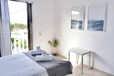 Spacious Loft at Xenios Avlais