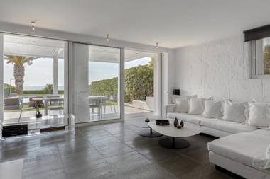 Luxurious Beachfront Villa Maira
