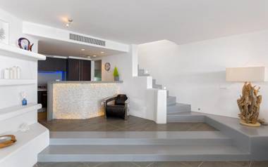 Luxurious Beachfront Villa Maira