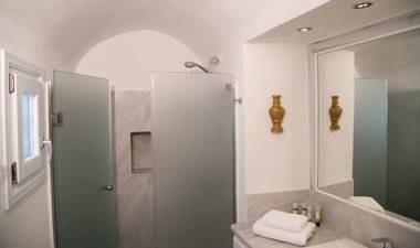 Dimitrios Cave House