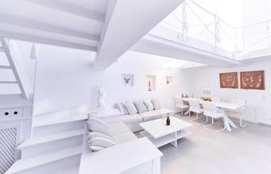 Trieris Villa & Suites