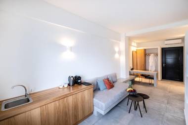 George & Joanna Suites Santorini