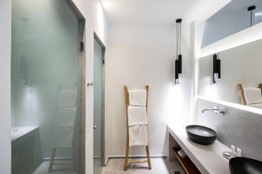 George & Joanna Suites Santorini