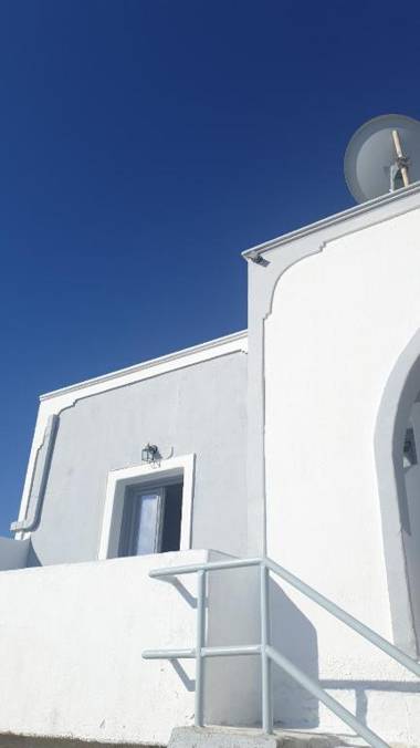 N RENIERIS Apartments