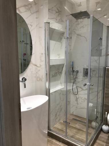 Laura Lifestyle and History