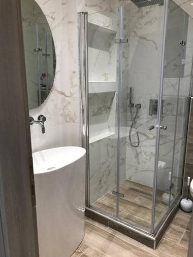 Laura Lifestyle and History