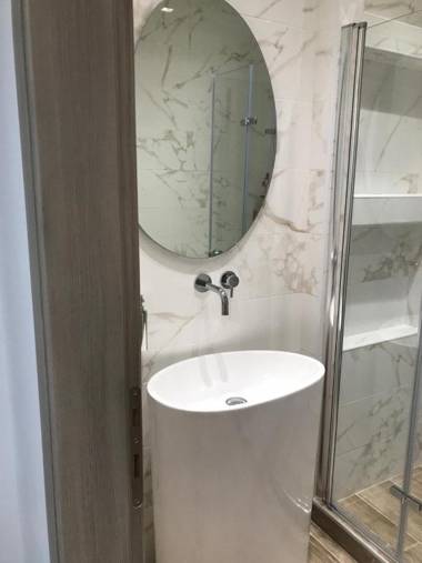 Laura Lifestyle and History