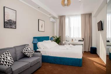 City Plaza Apartments & Rooms