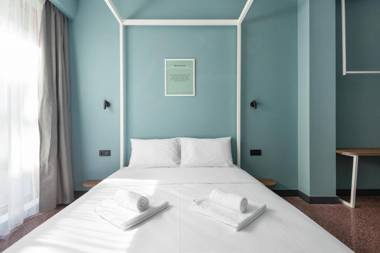 Zeus is Loose Hostel