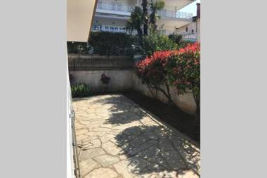 Τraditional Fully Detached Villa on a luxurious Hillock of Thessaloniki PANORAMA with its own Garden also for Family & Wedding gatherings and Kid's parties - under 13