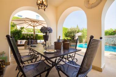 6 bedrooms villa with private pool enclosed garden and wifi at Spetses