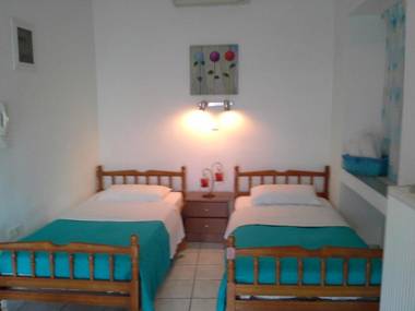 Skiathos city views studios-apartments