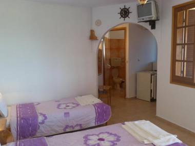 Villa Zaharo and Lilian Apartments