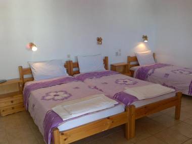 Villa Zaharo and Lilian Apartments