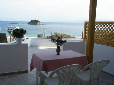 Villa Zaharo and Lilian Apartments