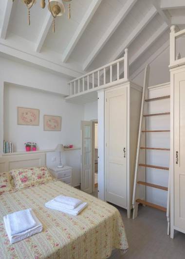 Blue Wave Astradeni House