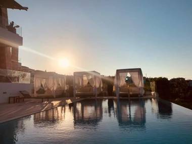 Made of Blue luxury suites collection