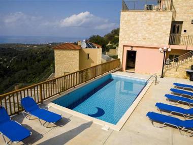 Comfortable holiday house for 10 persons with swimming pool