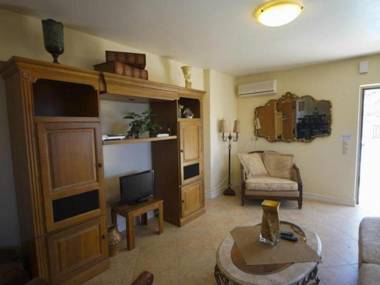 Comfortable holiday house for 10 persons with swimming pool