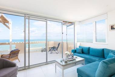 Nathalie's Beachfront Apartment