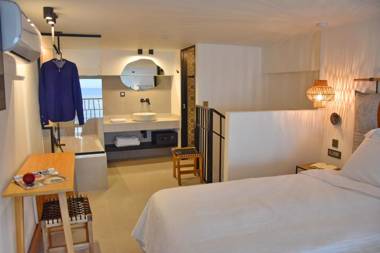 Calla Luxury Seafront Suites