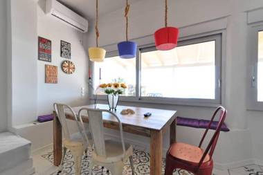 Beachfront Apartment Downtown close to Athens Airport