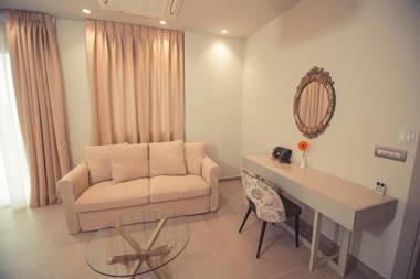 Io Suites / Ιώ Suites