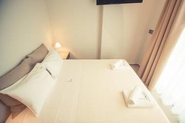 Io Suites / Ιώ Suites