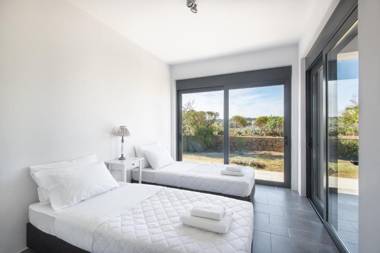 Minimal Sea View Maisonette