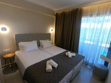 Paradise Hotel & Bar