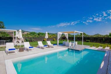 Madini Luxury Villa With Private Pool - Happy Rentals
