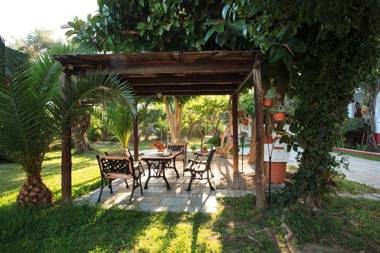 Castello Apartments & Studios