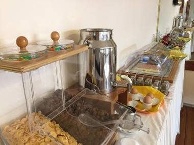 Anemoni Piraeus Hotel