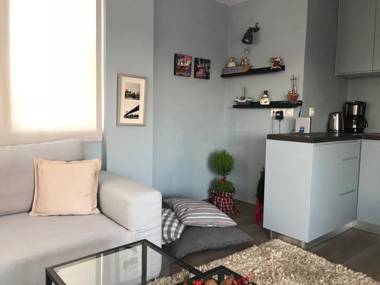 Piraeus Apartment with Endless View