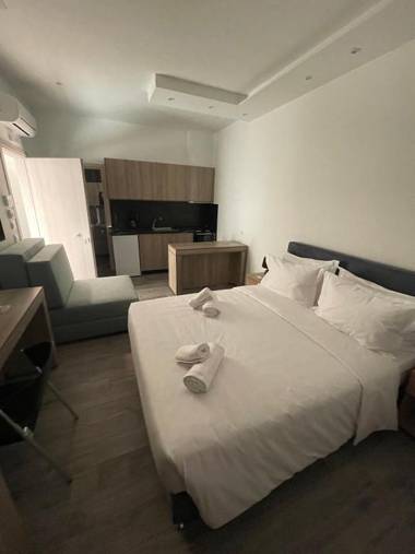 Eantos Studios and Suites