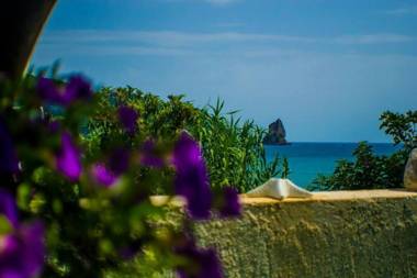 Agathi Beach House (Black Rocks)