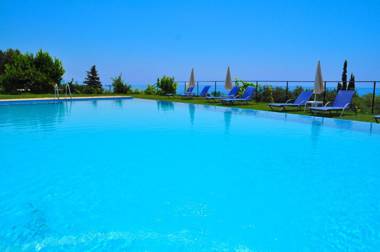 Apartments in a Small family holiday complex with Swimming Pool - Pelekas Beach