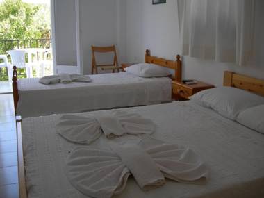 Bizas Rooms & Studios