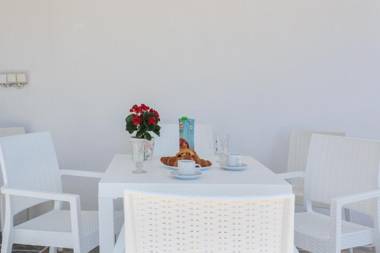 John's Rooms & Studios