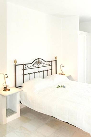 3 bedrooms villa with sea view shared pool and wifi at Paros 1 km away from the beach