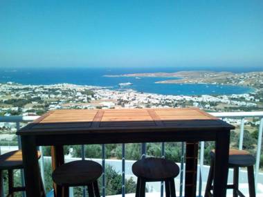Semi-detached house on the heights of Parikia - Exceptional view of the Cyclades