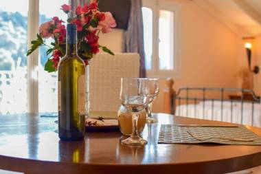 Tramonto Maisonettes & Suites