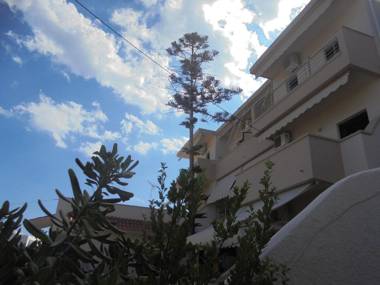 Soula Apartments & Studios