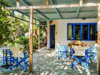 Tranquil Holiday Home in Palaiochora near Seabeach