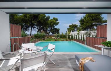 Lagomandra Luxury Suites with Private Pools