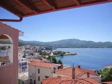 2 bedrooms appartement at Neos Marmaras 500 m away from the beach with sea view enclosed garden and wifi