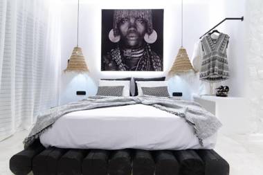 Portara Seaside Luxury Suites